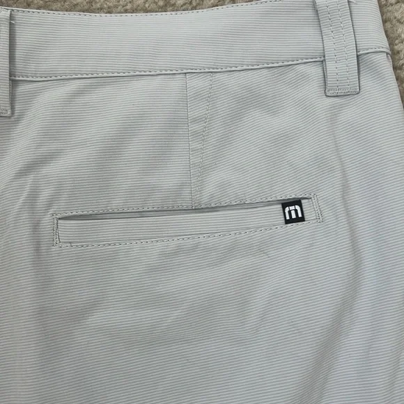 Travis Mathew Men’s shorts - Picture 4 of 6